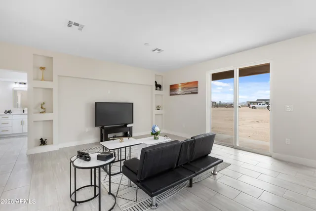 a view of an empty garage