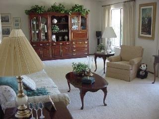 4406 Hedge Court Rohnert Park, CA 94928 - Photo 2 of 8 a living room with furniture and lamp