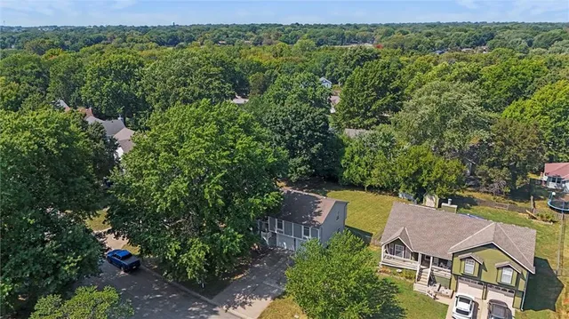 $325,000 | 424 Southeast Nathan Pass, Lee's Summit, MO 64063