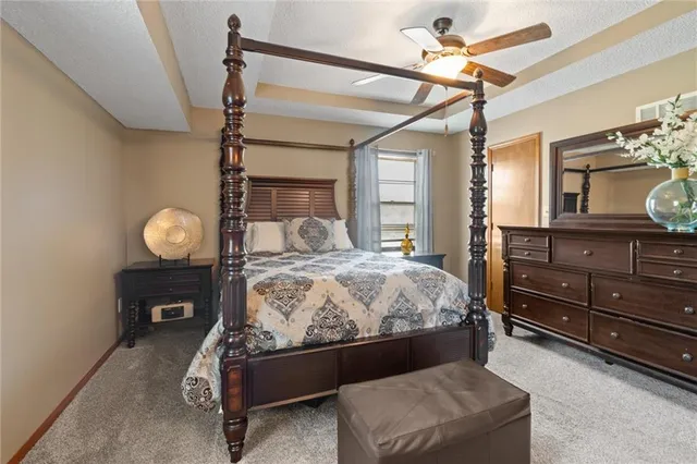 $325,000 | 424 Southeast Nathan Pass, Lee's Summit, MO 64063