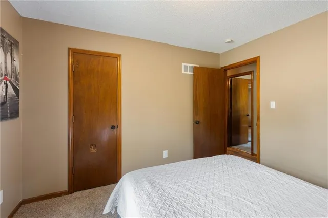 $325,000 | 424 Southeast Nathan Pass, Lee's Summit, MO 64063