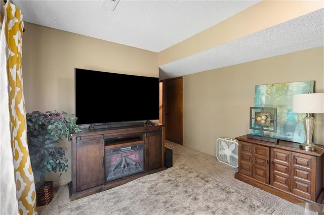 $325,000 | 424 Southeast Nathan Pass, Lee's Summit, MO 64063