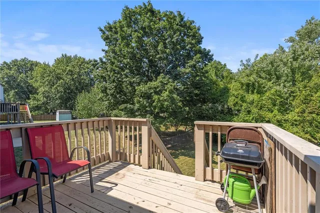 $325,000 | 424 Southeast Nathan Pass, Lee's Summit, MO 64063