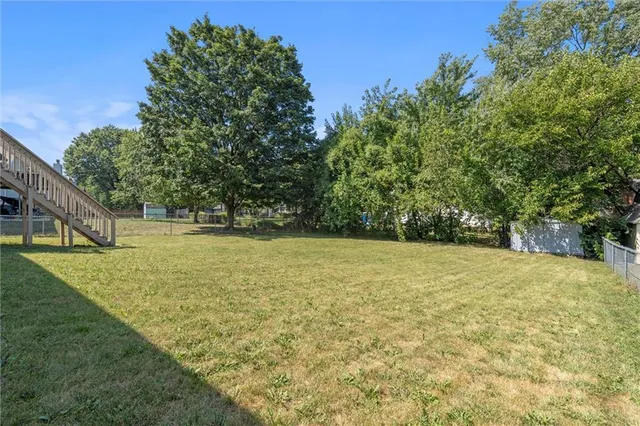 $325,000 | 424 Southeast Nathan Pass, Lee's Summit, MO 64063