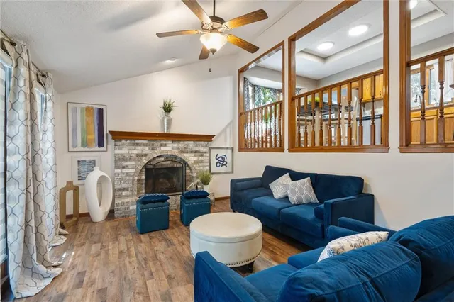 $325,000 | 424 Southeast Nathan Pass, Lee's Summit, MO 64063