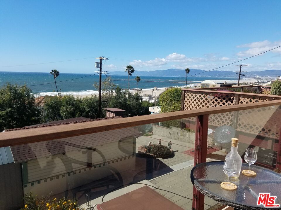 7325 Rindge Avenue Playa del Rey, CA 90293 - Photo 11 of 23