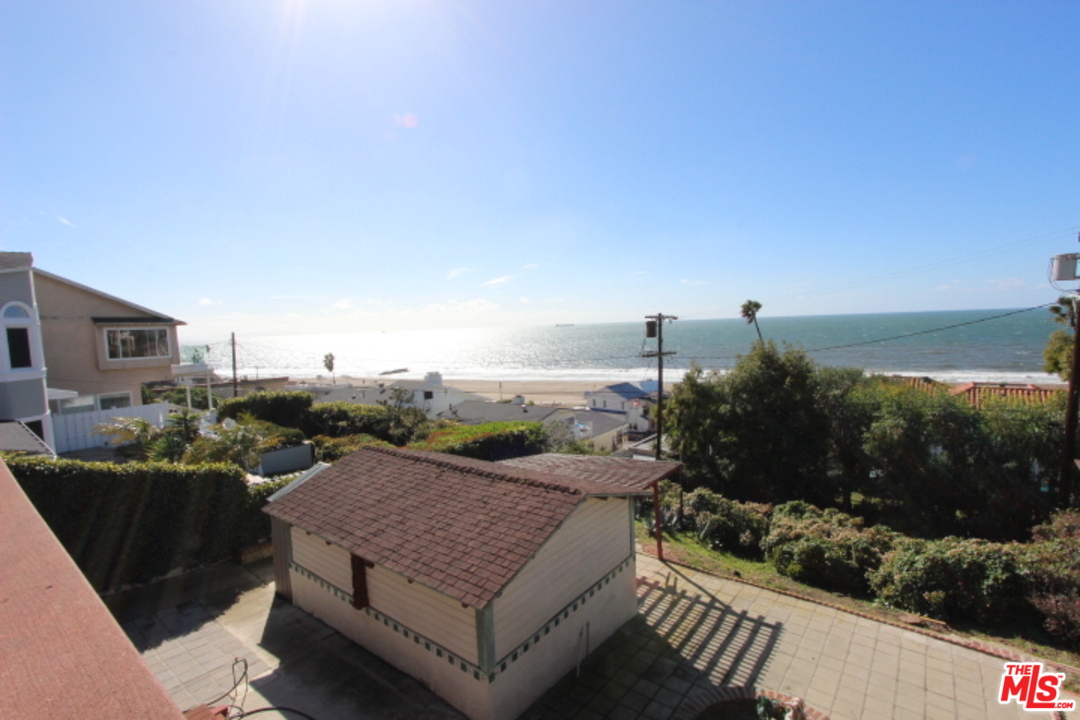 7325 Rindge Avenue Playa del Rey, CA 90293 - Photo 4 of 23