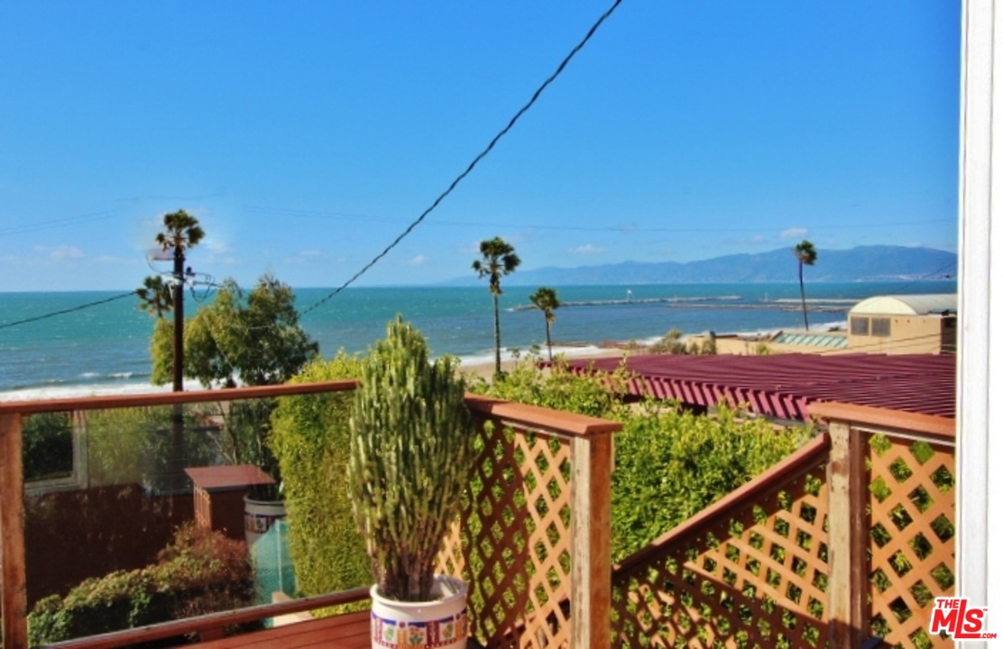 7325 Rindge Avenue Playa del Rey, CA 90293 - Photo 6 of 23