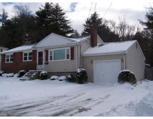 32 Woodcliff Road Holbrook, MA 02343 - Photo 1 of 19 Gallery Image 1