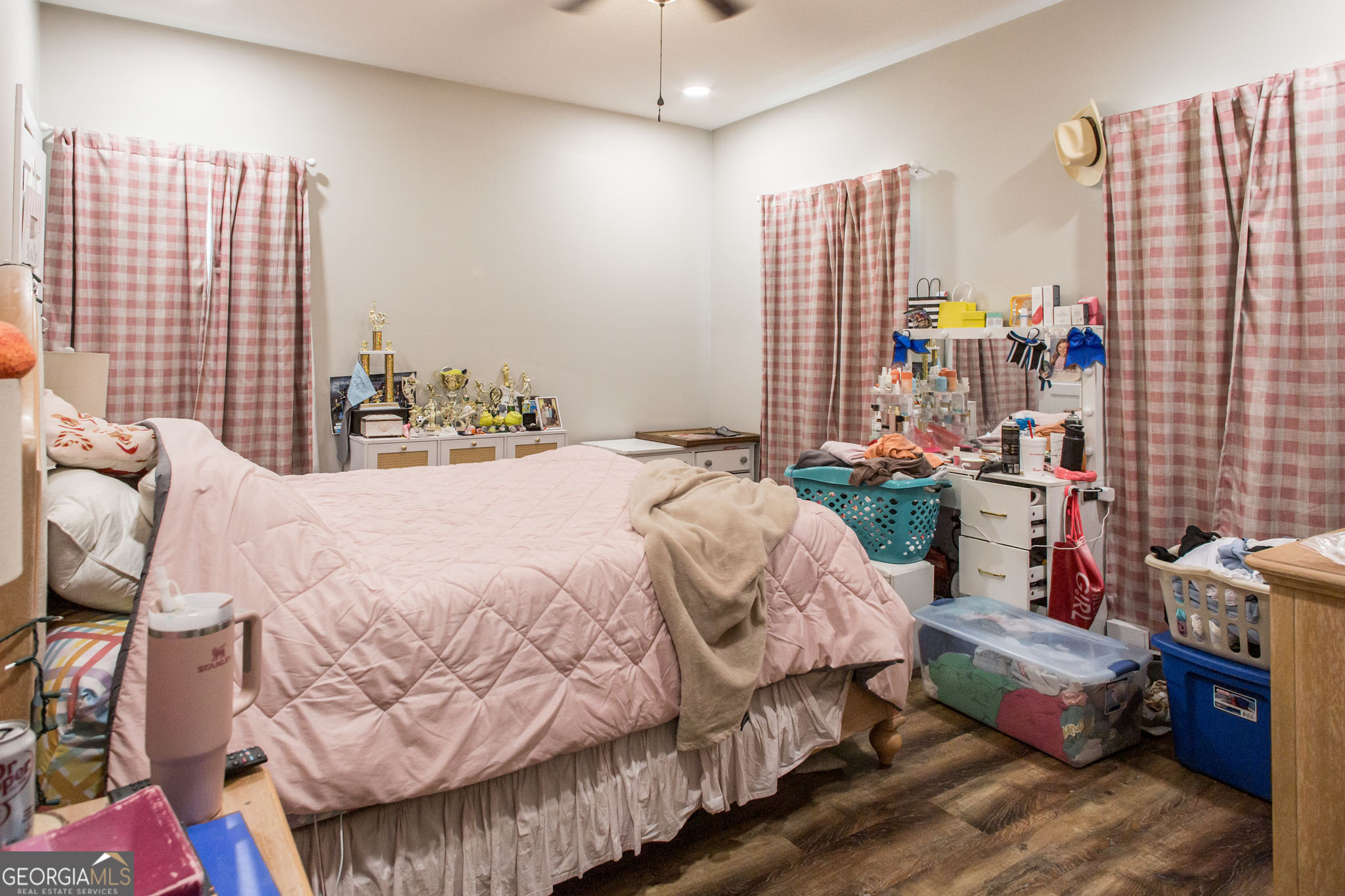 664 Saddle Circle Waycross, GA 31503 - Photo 19 of 39 a bedroom with a bed and a couch