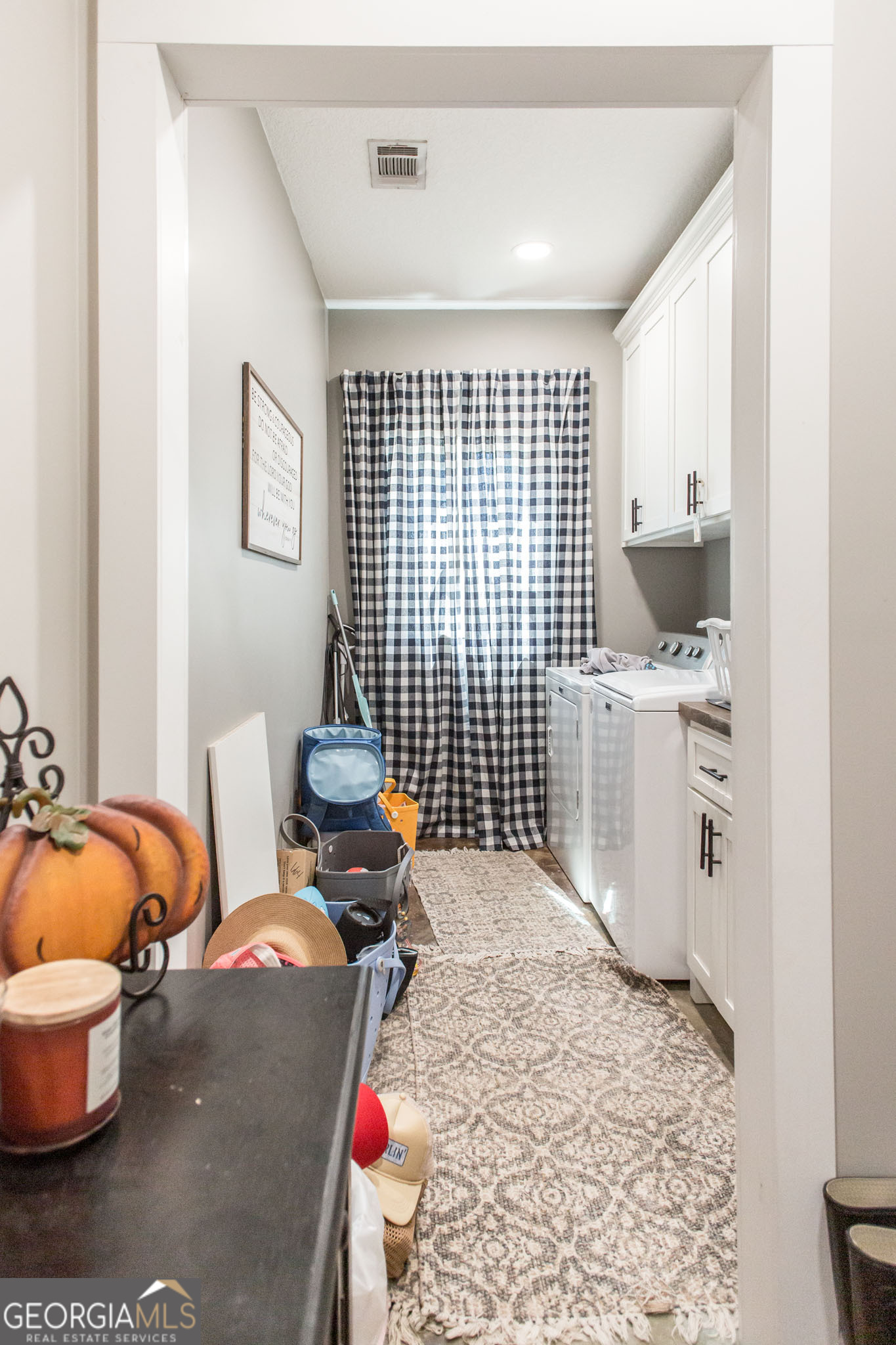 664 Saddle Circle Waycross, GA 31503 - Photo 32 of 39 a bathroom with a sink toilet and shower