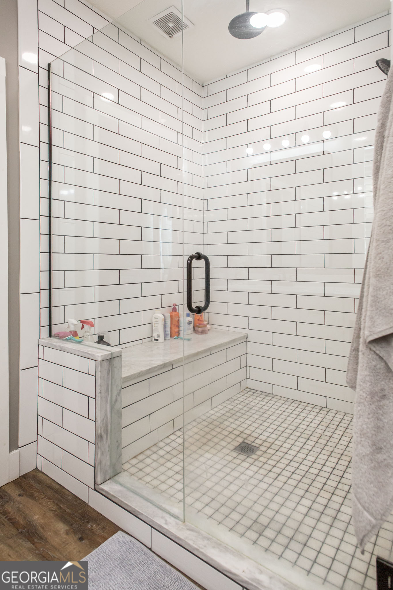 664 Saddle Circle Waycross, GA 31503 - Photo 37 of 39 a bathroom with a sink and mirror