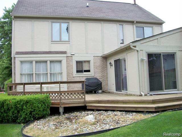 41495 Waterfall Road Northville, MI 48168 - Photo 16 of 23 16.jpg