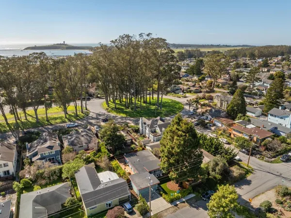 $1,250,000 | 355 San Carlos Avenue, El Granada, CA 94019