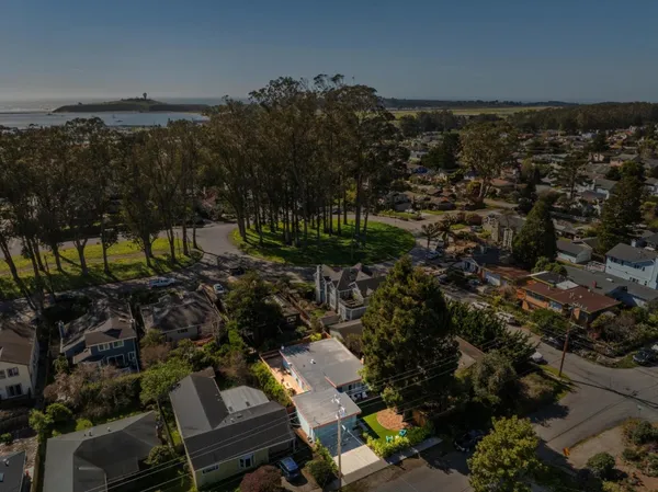 $1,250,000 | 355 San Carlos Avenue, El Granada, CA 94019