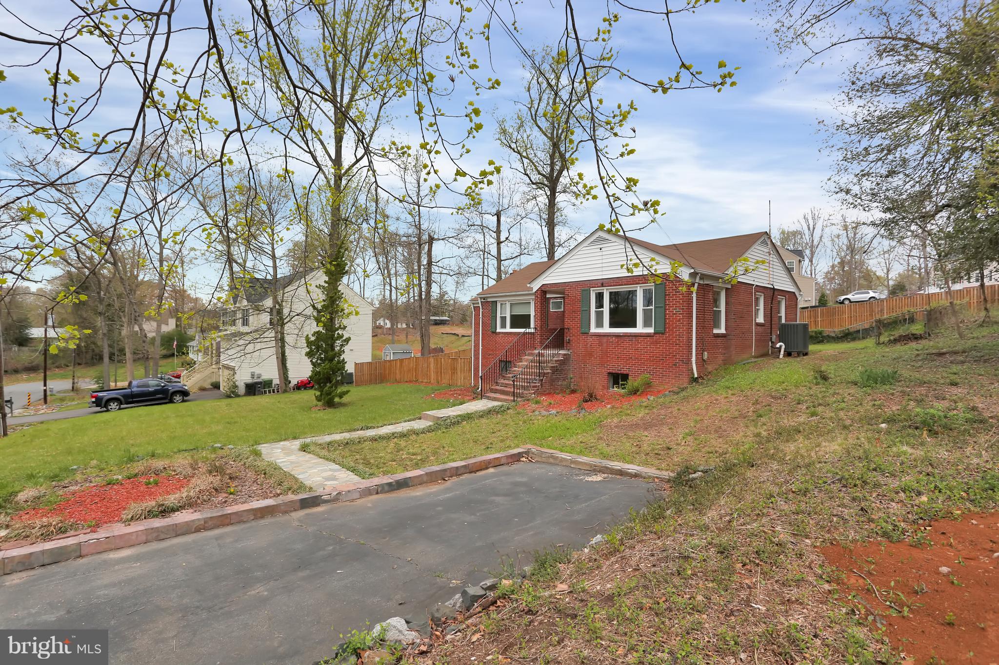19107 Mockingbird Heights Road Triangle, VA 22172 - Photo 22 of 26 Driveway