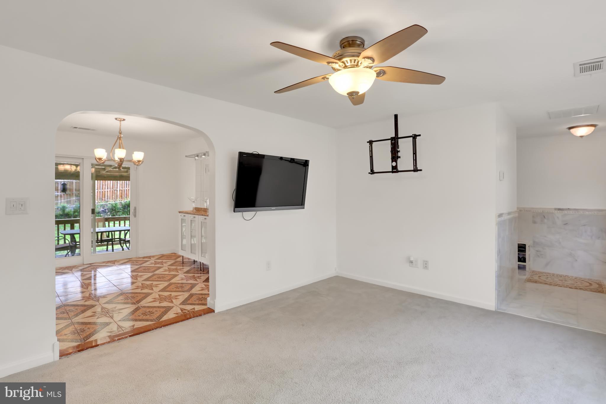 19107 Mockingbird Heights Road Triangle, VA 22172 - Photo 10 of 26 Living Room