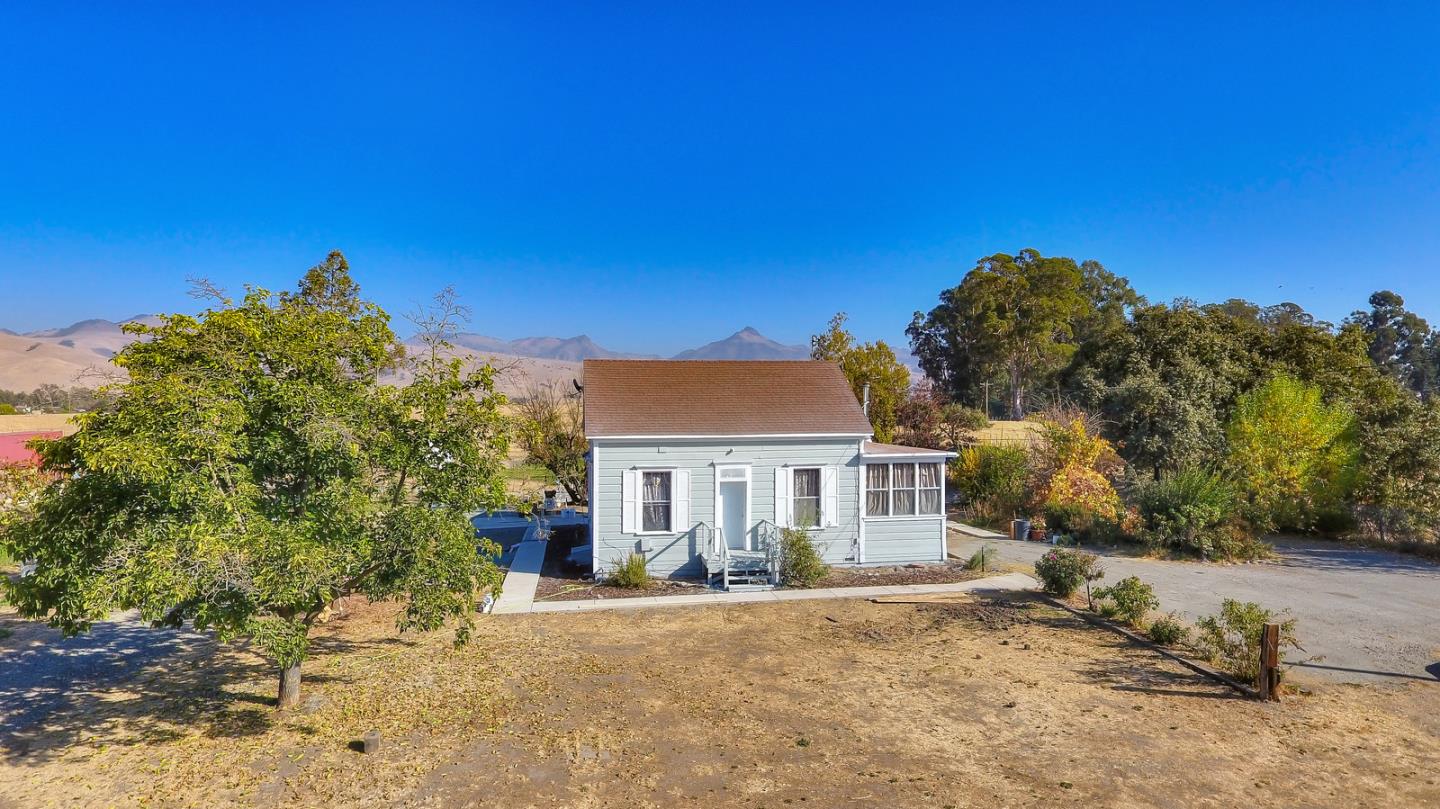 51 Dooling Road Hollister, CA 95023 - Photo 3 of 17 Gallery Image 3