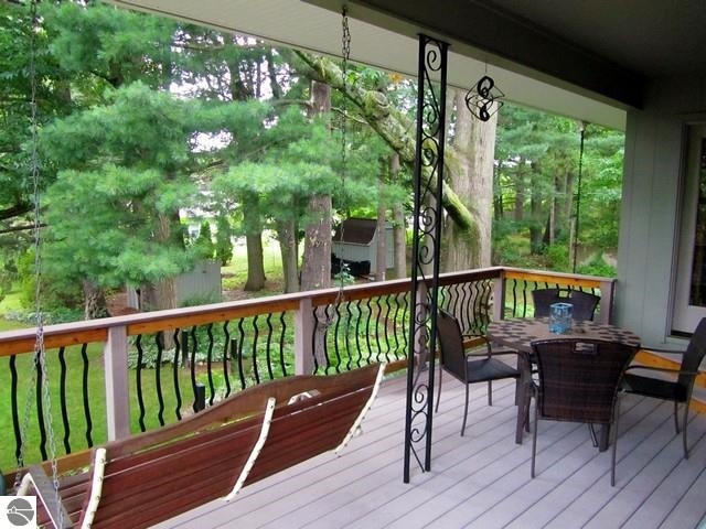 551 Bloomfield Road Traverse City, MI 49686 - Photo 4 of 34 1806189-3.JPG