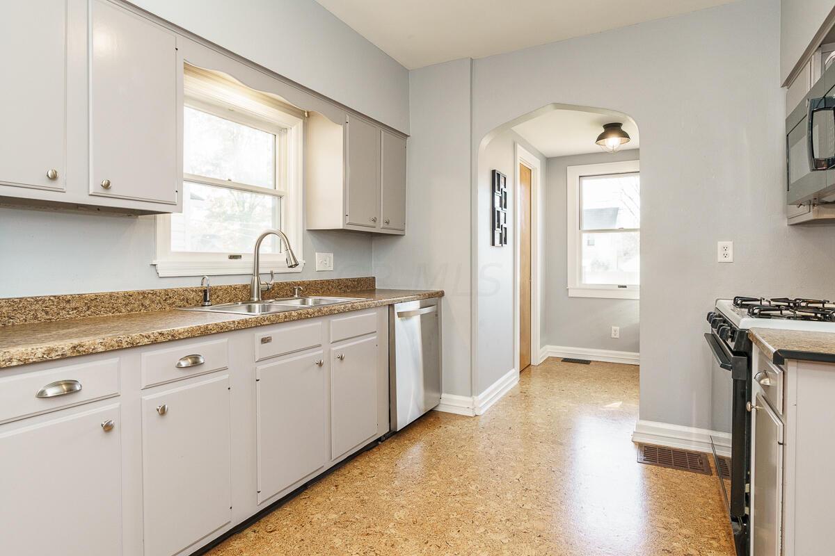 523 Tibet Road Columbus, OH 43202 - Photo 9 of 42 523_Tibet_Rd-18