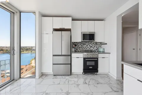 $650,000 | 1555 Lakeside Drive, Unit 190, Oakland, CA 94612