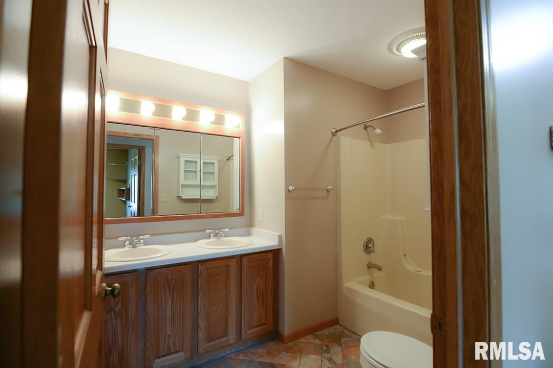 7810 West Krause Court Mapleton, IL 61547 - Photo 7 of 36 Gallery Image 7