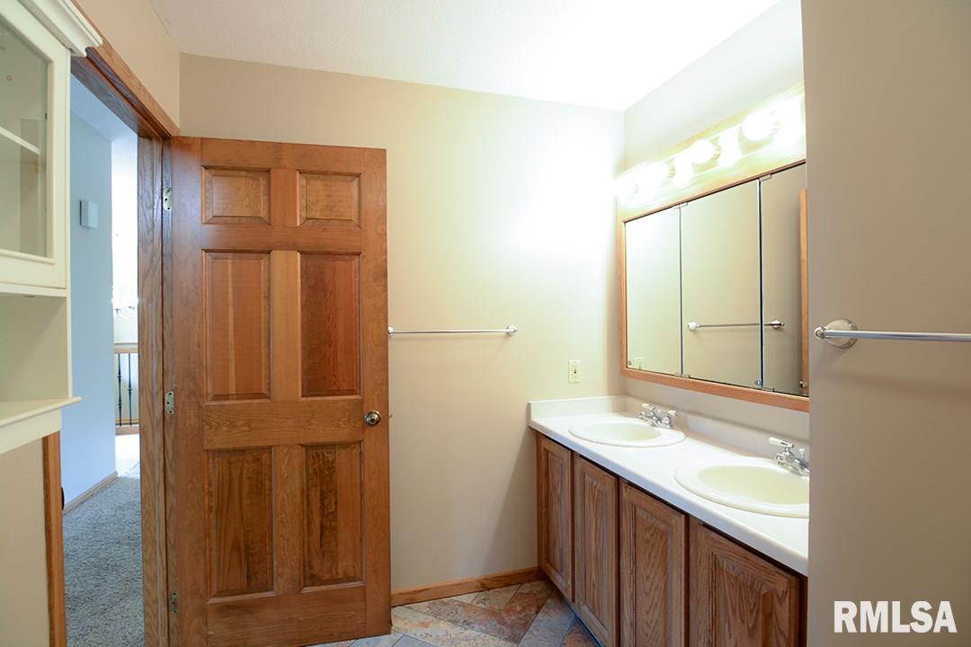 7810 West Krause Court Mapleton, IL 61547 - Photo 8 of 36 Gallery Image 8