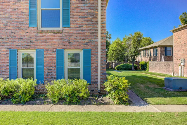 a view of a house with a yard and plants
