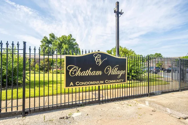 a street sign that is on the side of street