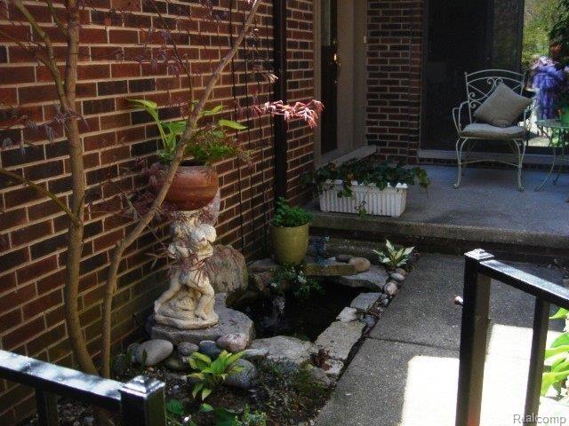 1692 Lodge Pole Lane, Unit 220 Rochester, MI 48309 - Photo 4 of 25 Water Feature