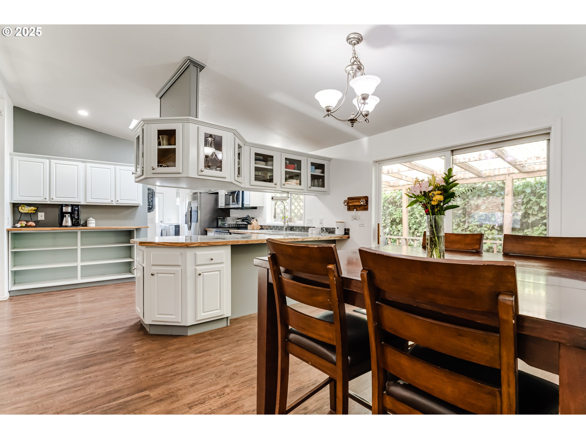 1141 Laurel Avenue Springfield, OR 97478 - Photo 11 of 24 Dining Area