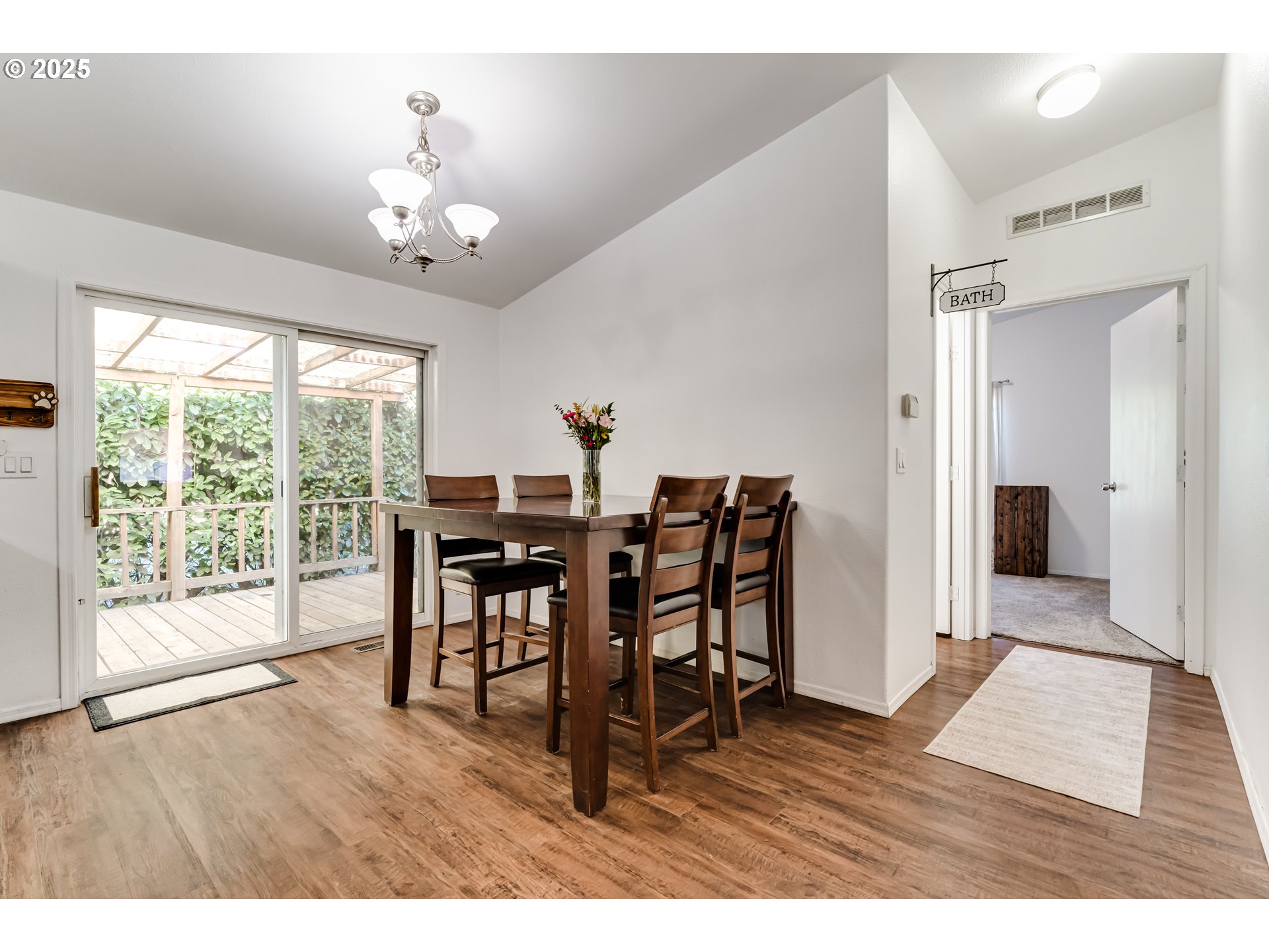 1141 Laurel Avenue Springfield, OR 97478 - Photo 12 of 24 Dining Area