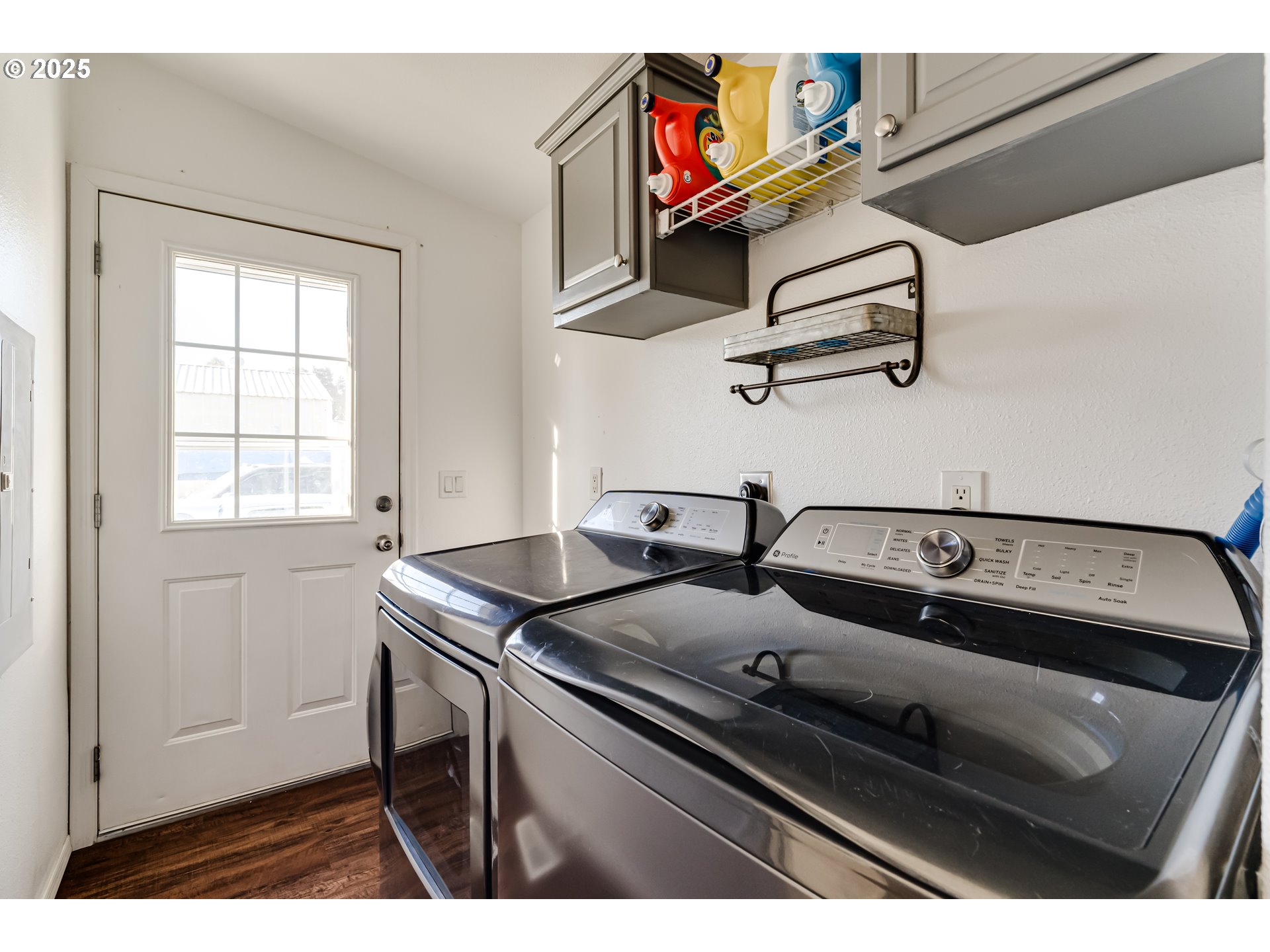 1141 Laurel Avenue Springfield, OR 97478 - Photo 13 of 24 Utility Room