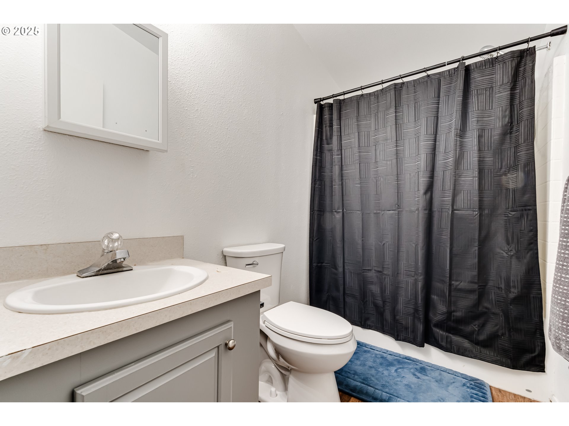 1141 Laurel Avenue Springfield, OR 97478 - Photo 19 of 24 Bathroom