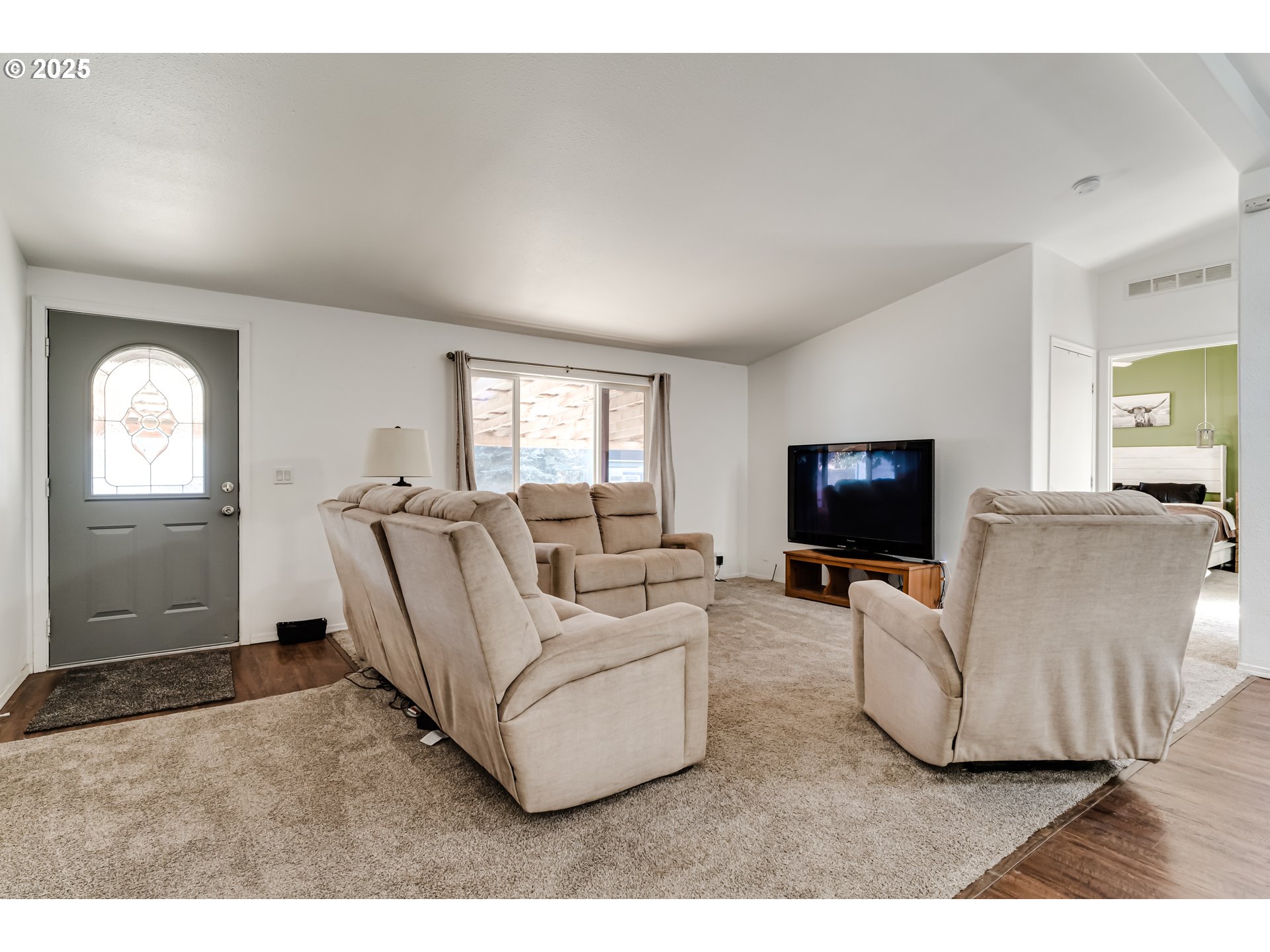 1141 Laurel Avenue Springfield, OR 97478 - Photo 10 of 24 Living Room