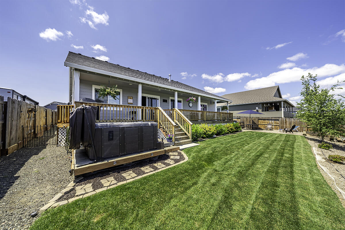 116 Linton Way Eagle Point, OR 97524 - Photo 29 of 32 DSC06202-HDR-Edit