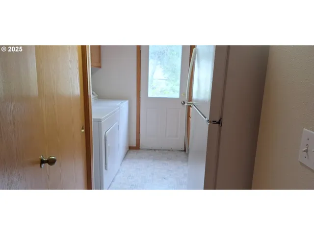 $420,000 | 3890 Spruce Street, Florence, OR 97439