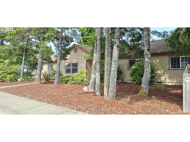 $420,000 | 3890 Spruce Street, Florence, OR 97439