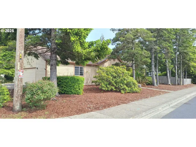 $420,000 | 3890 Spruce Street, Florence, OR 97439