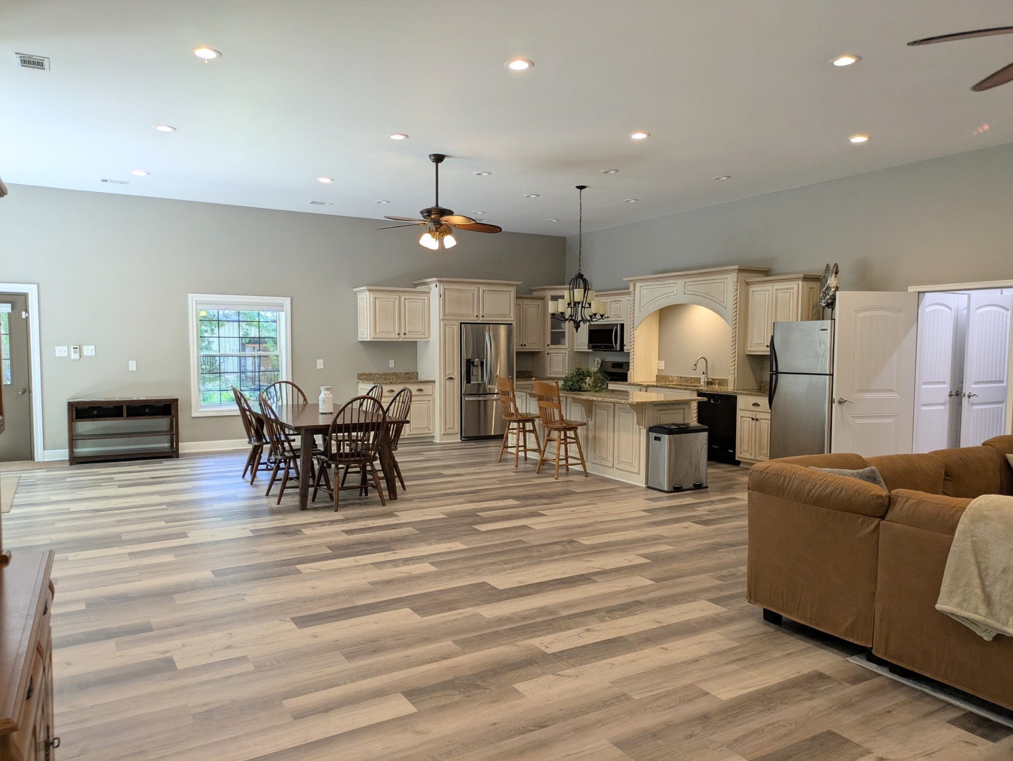 3425 Hopkins Bridge Road Unionville, TN 37180 - Photo 18 of 83 a living room with furniture and a wooden floor