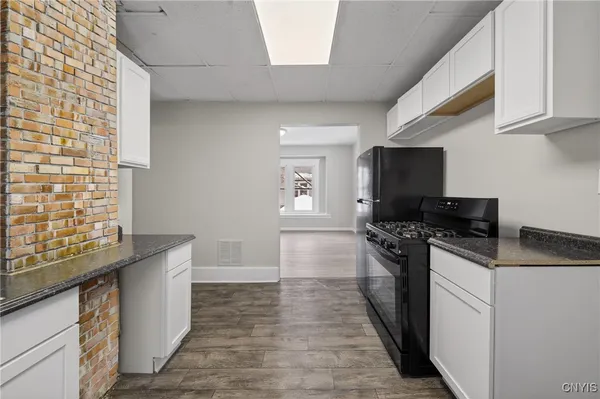 $2,300 | 330 West Ostrander Avenue, Syracuse, NY 13205