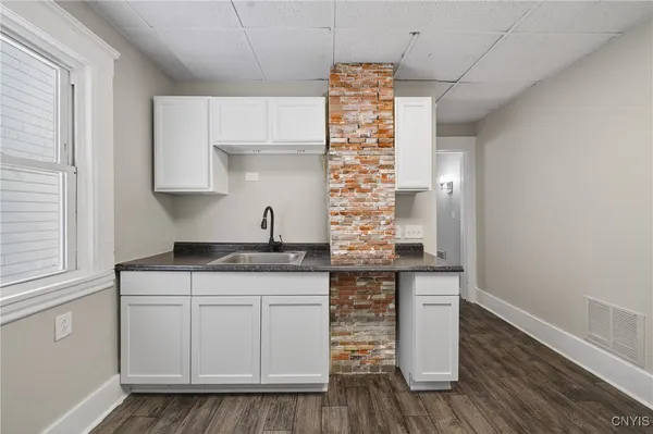 $2,300 | 330 West Ostrander Avenue, Syracuse, NY 13205