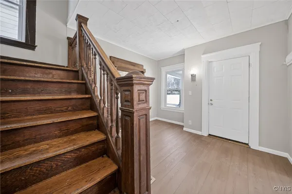 $2,300 | 330 West Ostrander Avenue, Syracuse, NY 13205