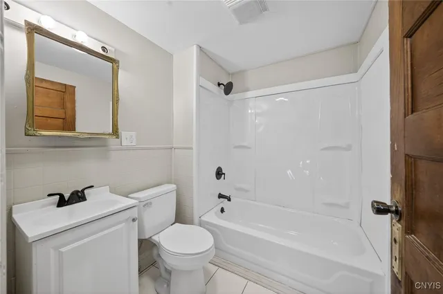 $2,300 | 330 West Ostrander Avenue, Syracuse, NY 13205