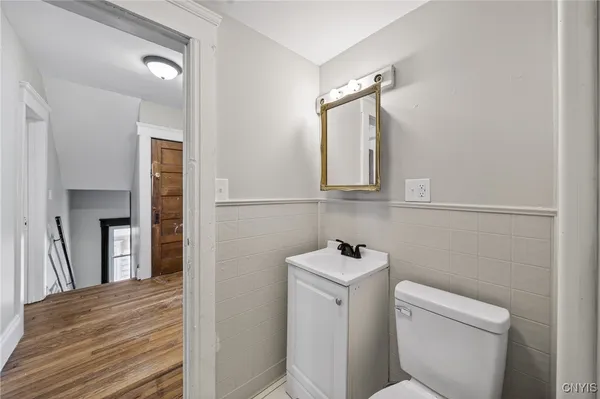 $2,300 | 330 West Ostrander Avenue, Syracuse, NY 13205