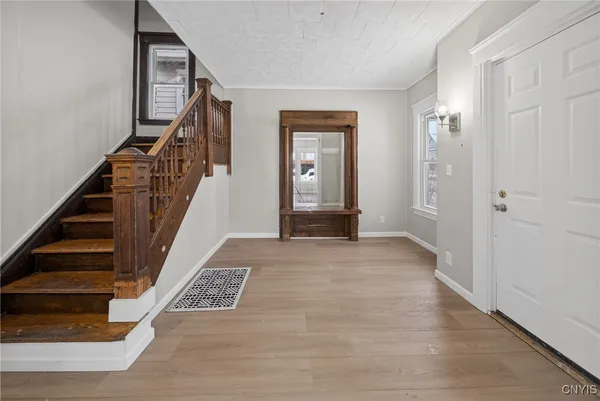 $2,300 | 330 West Ostrander Avenue, Syracuse, NY 13205