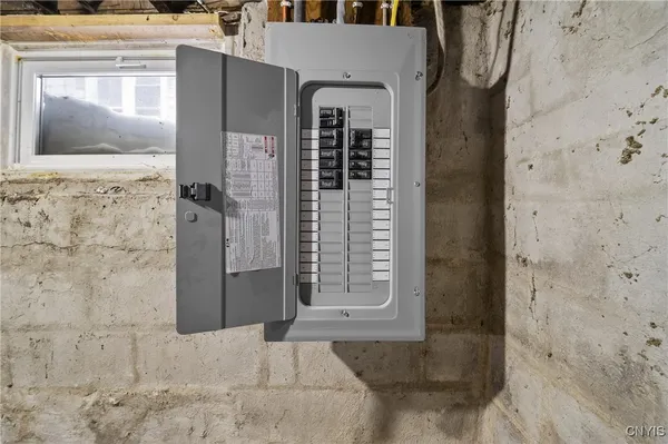 $2,300 | 330 West Ostrander Avenue, Syracuse, NY 13205