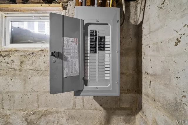 $2,300 | 330 West Ostrander Avenue, Syracuse, NY 13205