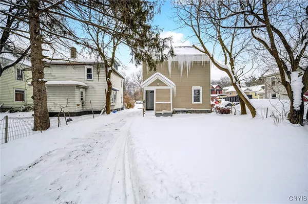 $2,300 | 330 West Ostrander Avenue, Syracuse, NY 13205