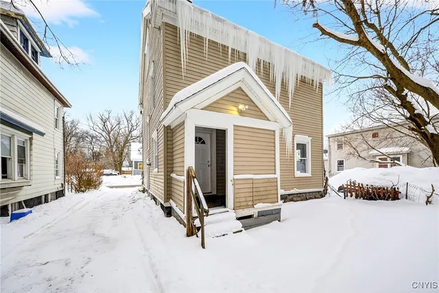 $2,300 | 330 West Ostrander Avenue, Syracuse, NY 13205